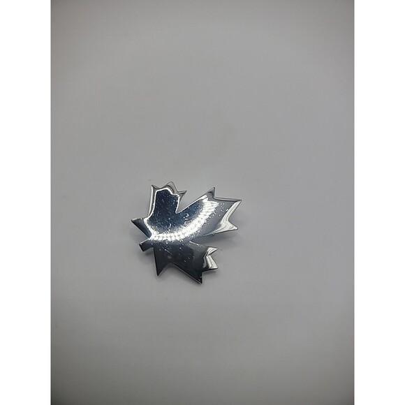 Vintage Trifari Brooch Silver Tone Maple Leaf Jewelry Costume Canada - Picture 4 of 10